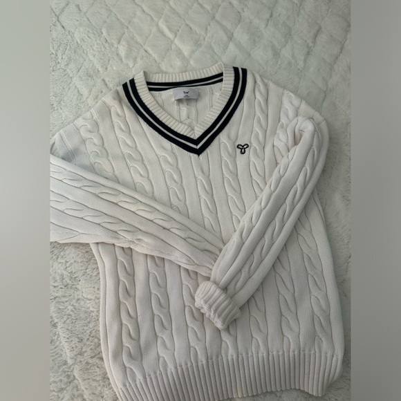 Aritzia TNA sweatshirt - Picture 2 of 3